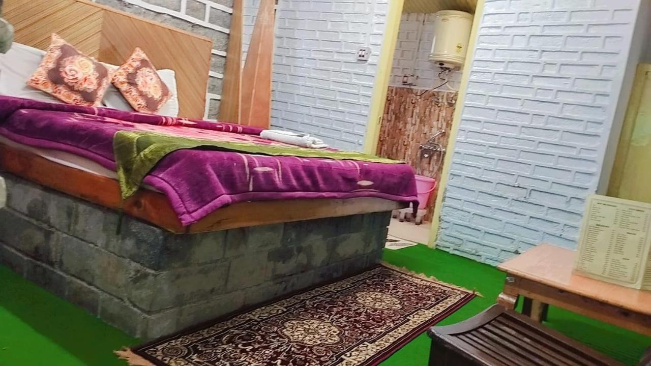 Hotel Seraj International 마날리 외부 사진
