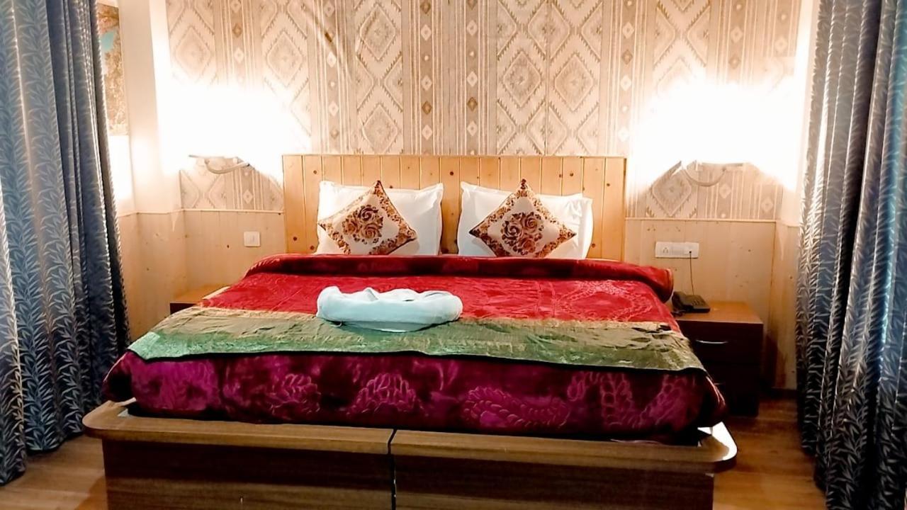 Hotel Seraj International 마날리 외부 사진
